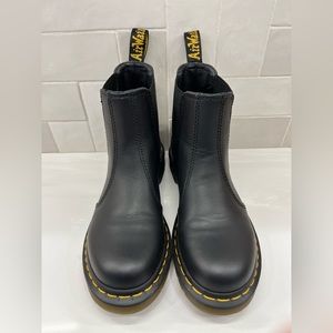 DR. MARTENS 2976 CHELSEA BOOT size 7